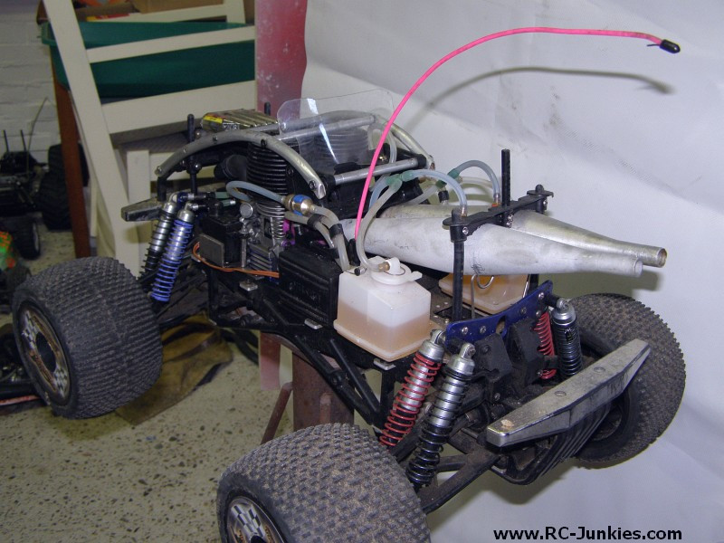 Kyosho Giga Crusher Dual Force 1/8th scale nitro monster truck