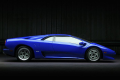 lamborghini-diablo-blue-side